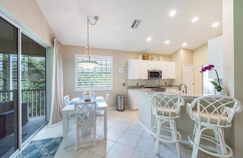 North Naples Condo | Spacious Lakefront Condo in Gated North Naples.Near Beach & Mercato