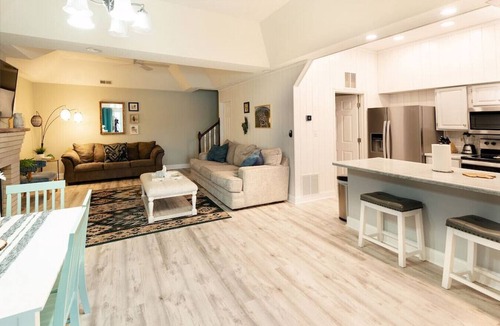 Rocky Mount House | Spacious Lakefront Duplex for Groups