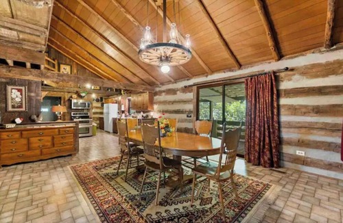 Franklin Cabin | Spacious Large Cabin at Harding near I-65/Downtown Franklin