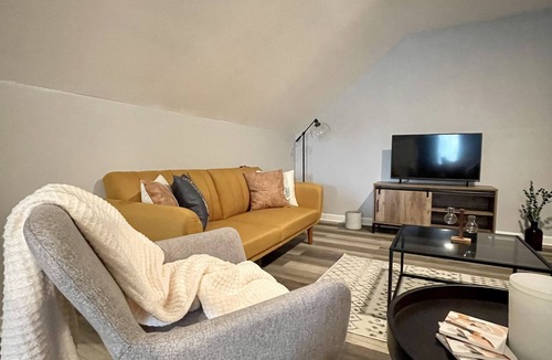 Florence House | SPACIOUS LOFT STEPS AWAY FROM DT FLORENCE!