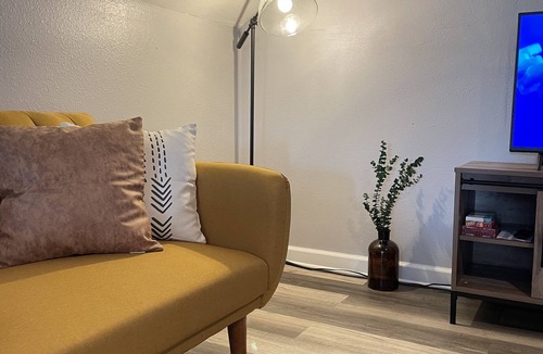Florence House | SPACIOUS LOFT STEPS AWAY FROM DT FLORENCE!