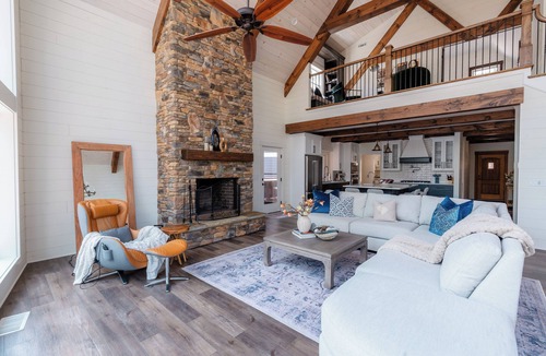 West Union House | Spacious Luxury Lakefront Home w/Hottub, & Gym Near Clemson