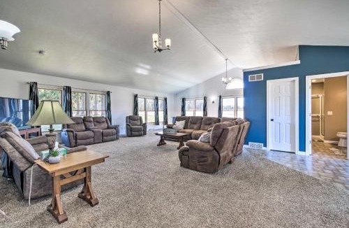 Massillon House | Spacious Massillon Log Cabin w/Fire Pit!