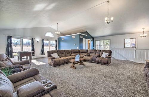 Massillon House | Spacious Massillon Log Cabin w/Fire Pit!