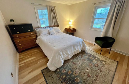 Kalamazoo House | Spacious Mid-Century 5-bedroom house, Reunion & Retreat Ready