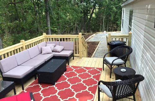 Gordonsville Cabin | Spacious Modular Rental on Huge Horse and Cattle Farm near Charlottesville, Virginia