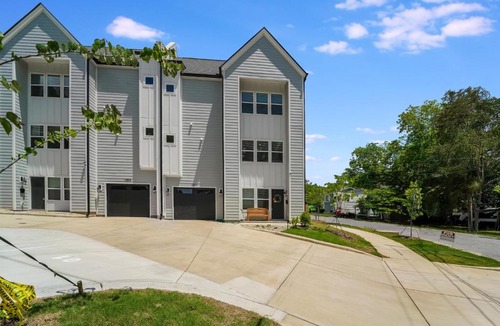 Cotswold House | Spacious New 3BR Home Near Uptown Charlotte - Private Baths - Peaceful Stay