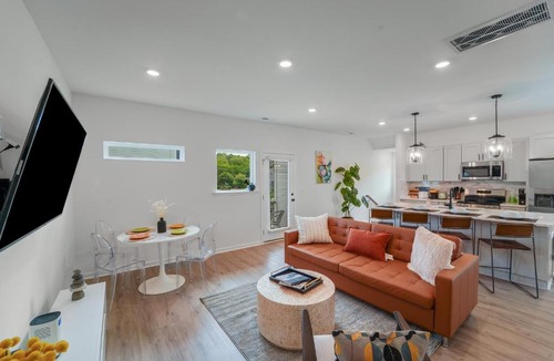 Cotswold House | Spacious New 3BR Home Near Uptown Charlotte - Private Baths - Peaceful Stay