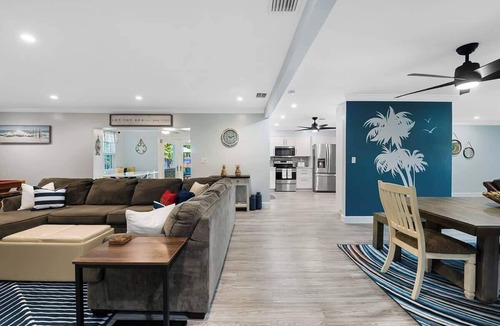 Dania Beach House | Spacious Oasis! Pool, outdoor bar& kitchen, private playground, pool table!