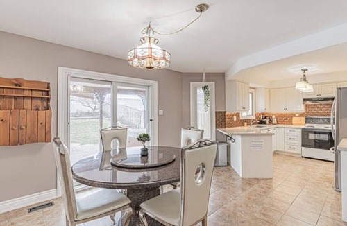 Mount Pleasant House | Spacious⭐Pool⭐Hot Tub⭐Airport⭐Downtown⭐Walk to Everything