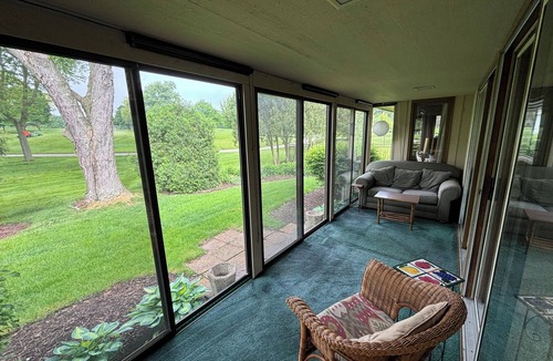 McHenry House | Spacious Ranch blocks away from downtown McHenry