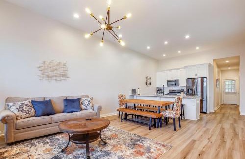 Shelby Park House | Spacious Retreat with Hot Tub - Near Expo & Downtown