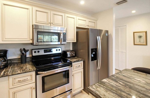 Sanibel Condo | Spacious Retreat with Wrap-Around Lanai and Private Beach - Pet Friendly - Signal Inn 14