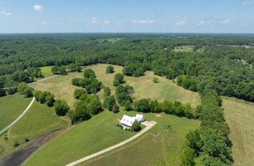 Lauderdale County House | Spacious Rural Getaway in Lexington w/Deck!