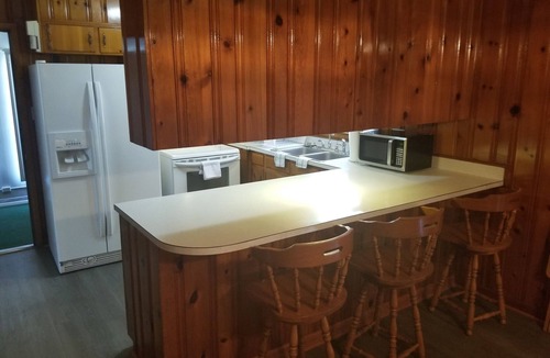 Albany House | SPACIOUS SAFE HOME CLOSE TO HOSPITAL, MALL, & RESTAURANTS WITH BEAUTIFUL YARD!