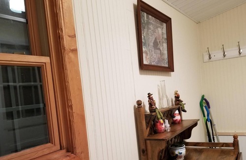 Franklin Cabin | Spacious Semi-Private Cypress Siding Cabin off Tenn River on small mountain!