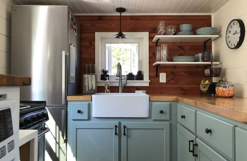 Stockdale Cottage | Spacious tiny home filled with natural light - the perfect retreat