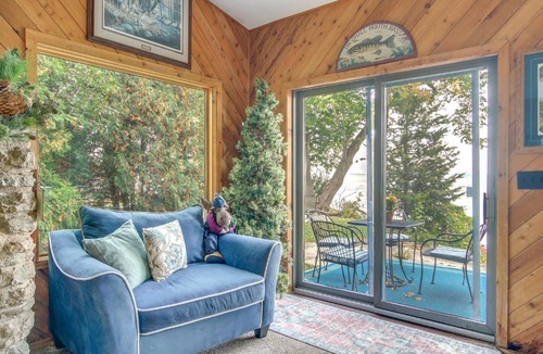 Green Bay House | Spacious Waterfront Retreat Near UW-Green Bay