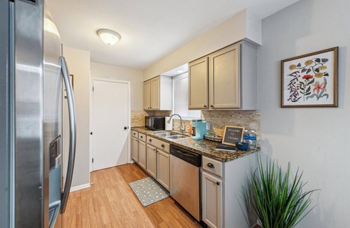 Ottawa House | Spacious & well designed 3br/1.5ba w/ Fiber Wi-Fi!