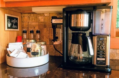 Ferguson Cabin | Spacious Wooden Cabin, WiFi, Hot Tub, Close to Walking Trails, Fireplace