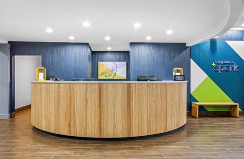 Forest Park Hotel | Spark by Hilton Cincinnati Fairfield