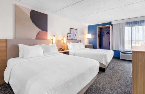 Ashwaubenon Hotel | Spark by Hilton Green Bay