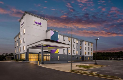 Pelham Hotel | Spark by Hilton Pelham Birmingham I 65