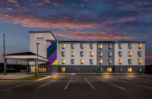 Pelham Hotel | Spark by Hilton Pelham Birmingham I 65