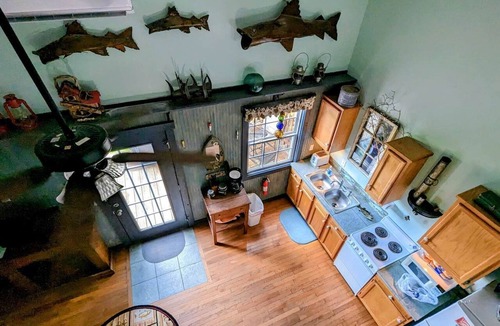 Sparta Cabin | Sparta Serenity: Charming Cabin with Hot Tub and Scenic Farm Views in TN