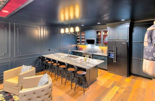 Katie Hill Neighborhood House | Speakeasy 4 bedroom home - Hot Tub - Game Room!
