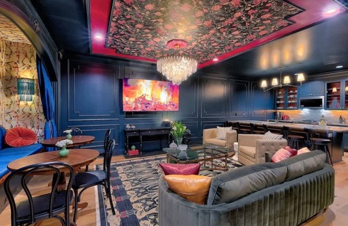 Katie Hill Neighborhood House | Speakeasy 4 bedroom home - Hot Tub - Game Room!