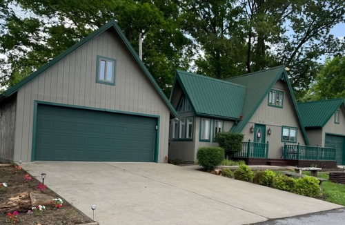 Cadiz House | Spectacular Lake Barkley Retreat, Weekday Pontoon Boat Included*