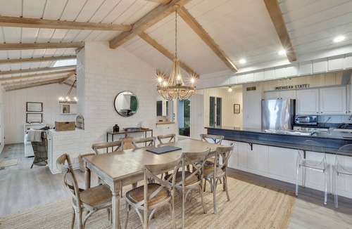 Charlevoix House | Spectacular Lakefront Getaway | Beach | Lake Michigan | Sleeps 10 | Firepit