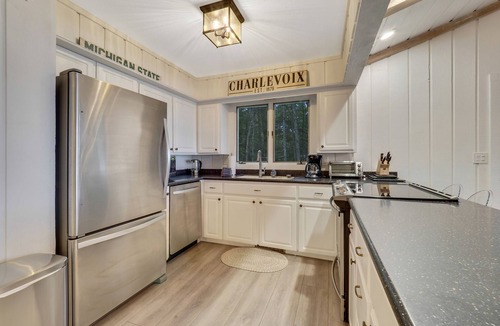 Charlevoix House | Spectacular Lakefront Getaway | Beach | Lake Michigan | Sleeps 10 | Firepit