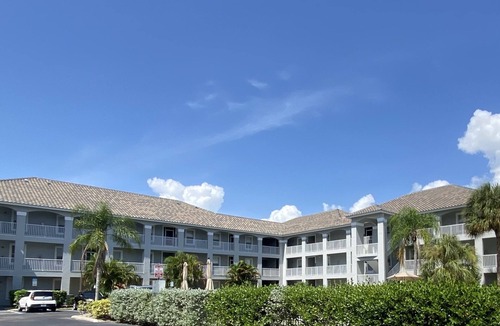 Vanderbilt Beach Condo | Spotless & Spacious! Walk to Delinor-Wiggins State Park/Vanderbilt Beach