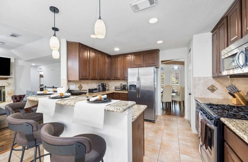 Willow House | Spring 5BR Sleeps 16 | Heated Pool, Hot Tub, EV Charger, Train Theme