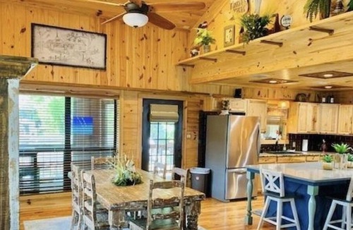 Jefferson House | SPRING BREAK CALLING! HOT TUB! FIRE PIT! Getaway at this Epic Waterfront Home!