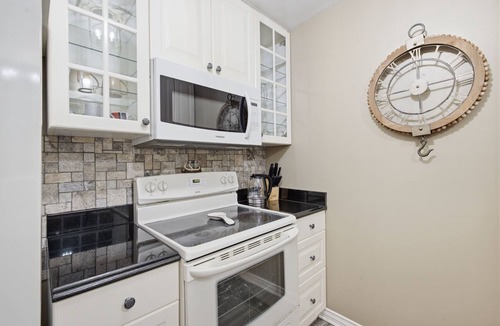Gatlinburg - Pigeon Forge Ski Chalet | Spring Creek Cottage 1 Bedroom Chalet by RedAwning