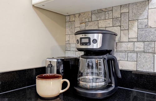 Gatlinburg - Pigeon Forge Ski Chalet | Spring Creek Cottage 1 Bedroom Chalet by RedAwning