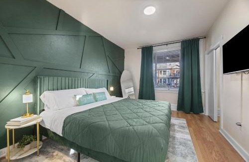 Squirrel Hill South Apartment | Squirrel Hill Chic Spacious 1BR Parking Gym