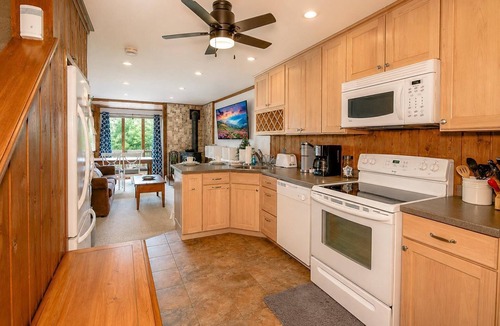Snowshoe House | SR 27A: Mountain Bike Weekends & Pet-Friendly Summer Nights