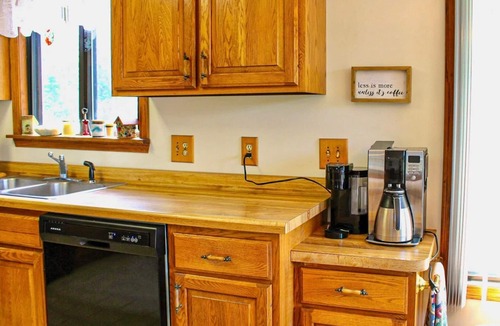 Toivola House | SR/SL Two Lakefront Homes w/Sauna, Decks, Sleeps 16 – Perfect for Families