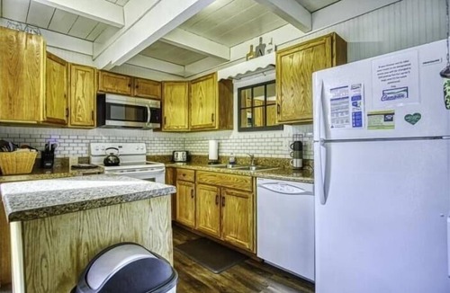 Timberline House | SS12-Bass, Blue Gill, and Catfish Pond! Hot Tub! Dolly Sods Access!