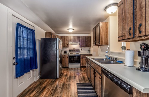St. Charles Historic District House | St. Charles 1860's Gem - Sleeps 6!
