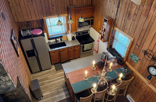 Arbovale Cabin | Starry Night Retreat cabin w/2 bedroom plus loft retreat on 5 acres of solitude