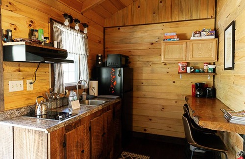 Rogers Cabin | "Stars Hollow" Cozy Mini Cabin Stay - RRG