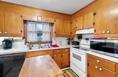 Miller Southside House | Stately Home 5 Mins to VA Tech-Walking distance to Lane Stadium, Wedding Parties