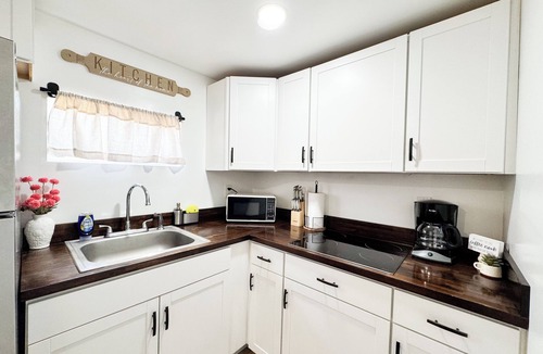 Asheboro Cottage | Stay at the Cottage by the Zoo just 2 miles from the NC Zoo
