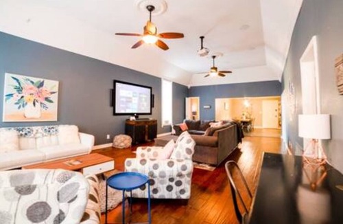Eureka Springs Historic District Apartment | Stay Eureka Springs Balcony Suite