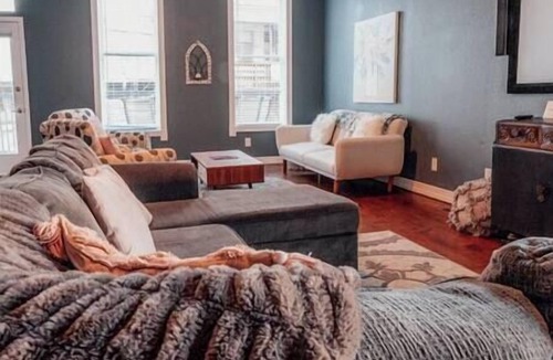 Eureka Springs Historic District Apartment | Stay Eureka Springs Balcony Suite
